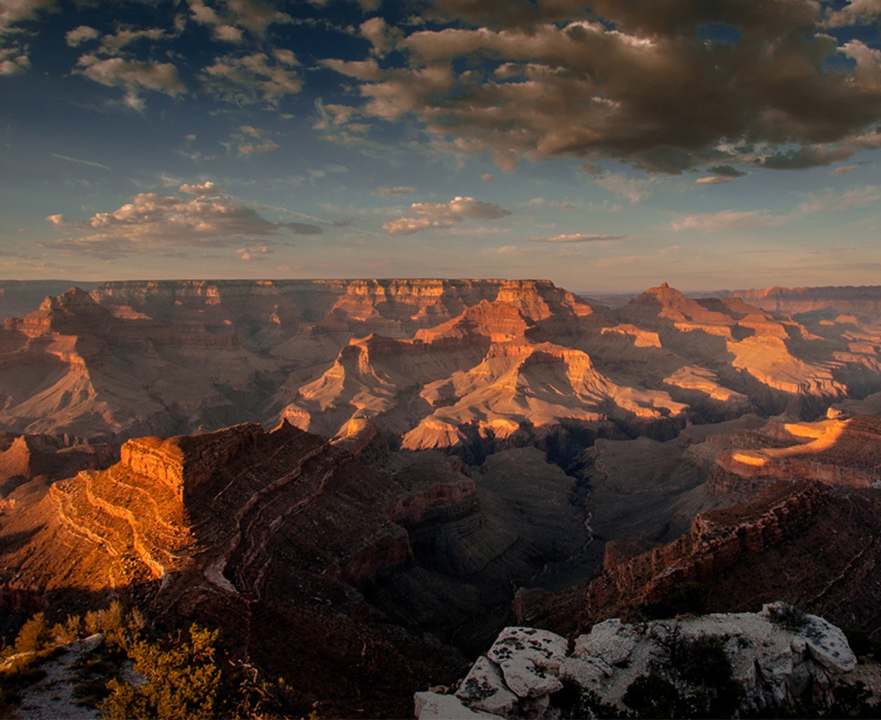 TIERWELT LIVE-Thema „Die Erde von oben“ - Vorschaubild: Luftaufnahme des Grand Canyon bei Sonnenaufgang
